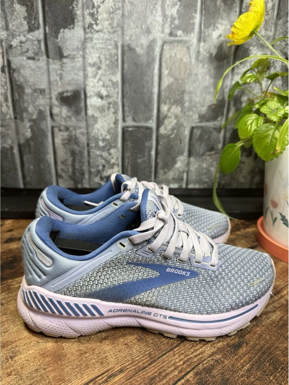 Brooks Adrenaline GTS 22 Women’s Purple/Dutch Blue Lace-Up Mesh